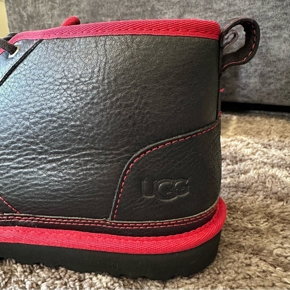 NWOT Ugg Neumel Leather Chukka Boots Black Red Mens 11 - Picture 2 of 8